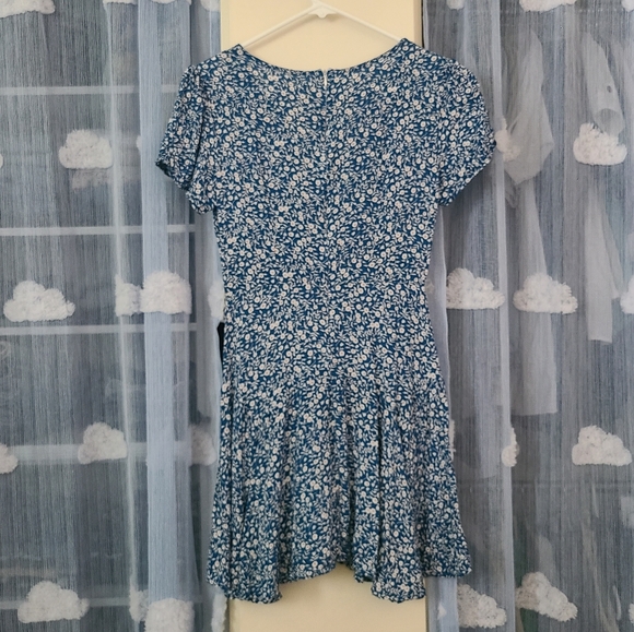 🔆 Dainty Floral Mini Dress - Picture 2 of 5